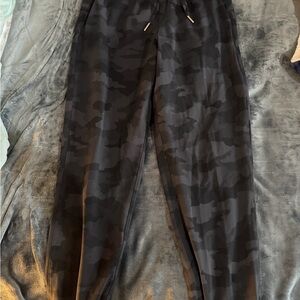 Lululemon on the fly jogger luxtreme camo